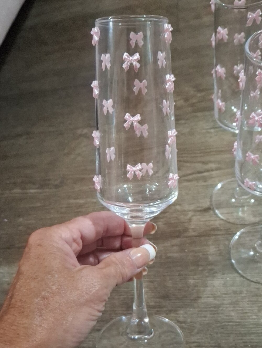 Pink Bow-Embellished Champagne Flutes — 4 Piece Set - Picture 2 of 2